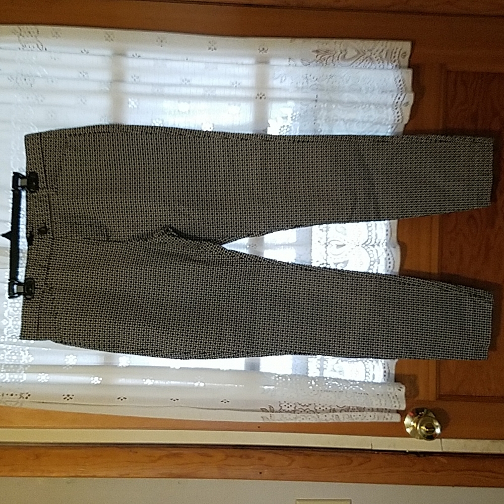 Gap slim city trousers size 10R black and white 97% cotton 3% spandex NWOT